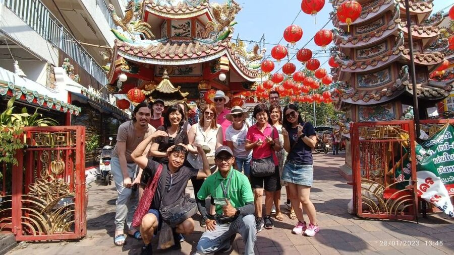 Chiang Mai: Local Food and Markets Guided Walking Tour - Starting at Chansom Bridge beside the flower market
