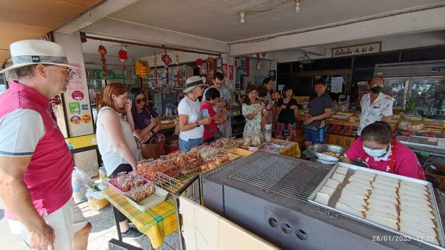 Chiang Mai: Local Food and Markets Guided Walking Tour - Go Neng and Chiang Mai’s playful pa thong ko