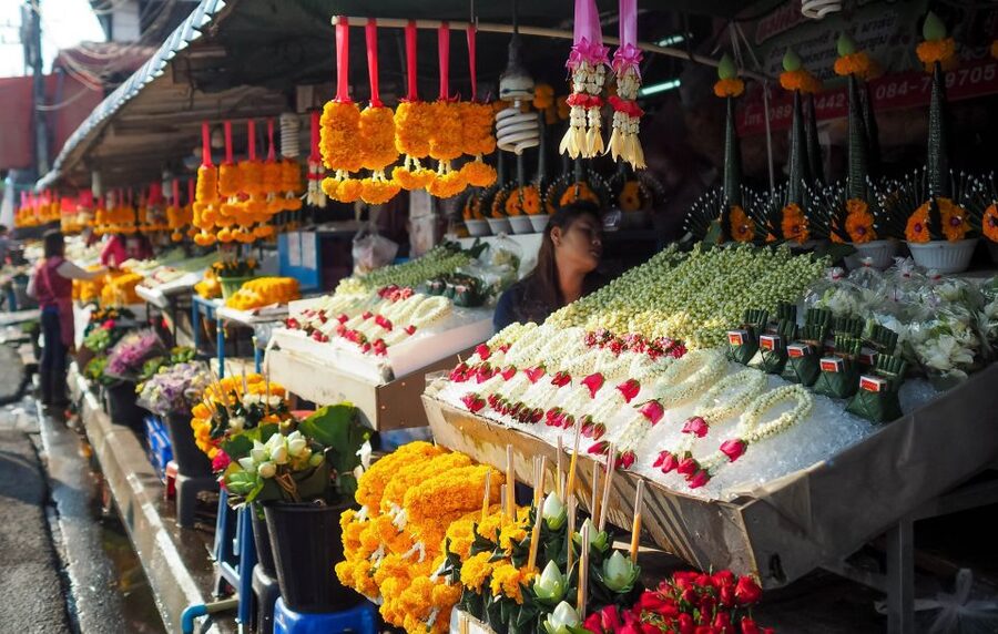 Chiang Mai: Local Food and Markets Guided Walking Tour - Khao Kriab Pak Moh, a gentle start with a peanut filling