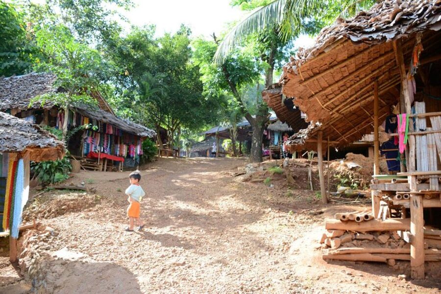 Chiang Mai: Long Neck Village & Chiang Rai’s Iconic Temples - Wat Rong Khun and the White Temple