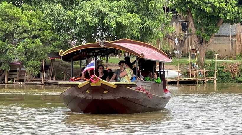 Chiang Mai: Mae Ping River Cruise & Optional Transfer - The farmhouse stop beside the river