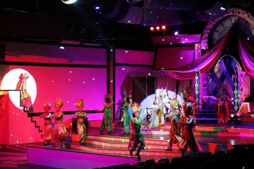 Chiang Mai: Miracle Cabaret Show - Arriving at 177 Sri Poom Road