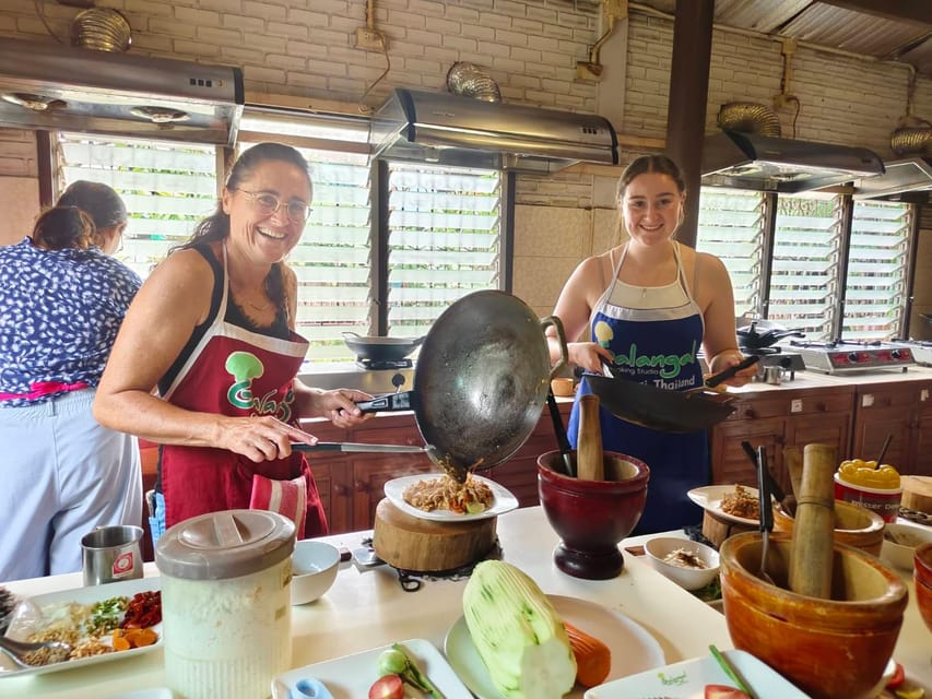 Chiang Mai: Morning Cooking Class with Market Visit - The best menu choices for first-time cooks