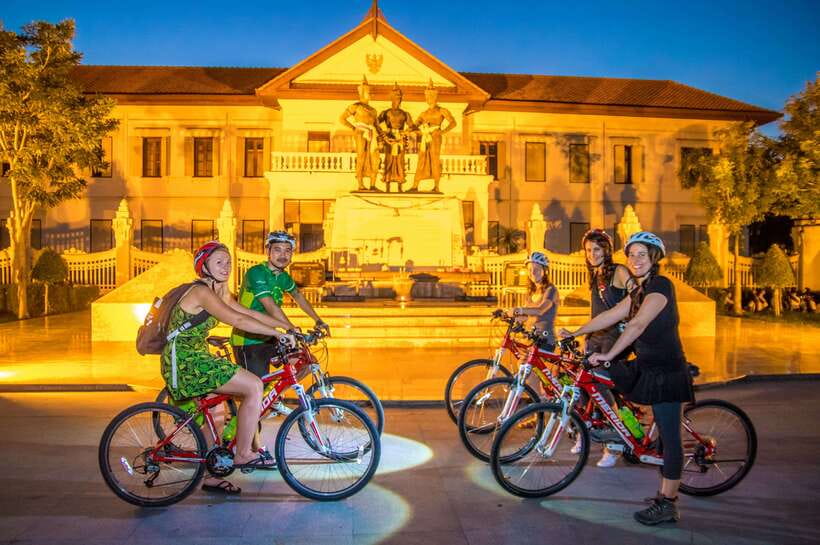 Chiang Mai: Private Historic Old City Bike Tour - Night - The Three Kings Monument and City Center