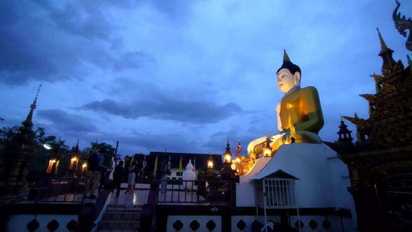 Chiang Mai: Private Historic Old City Bike Tour - Night - The Market Stop and Simple Thai Tasting