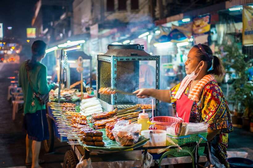 Chiang Mai: Private Historic Old City Bike Tour - Night - Bicycling, Safety, and Fitness