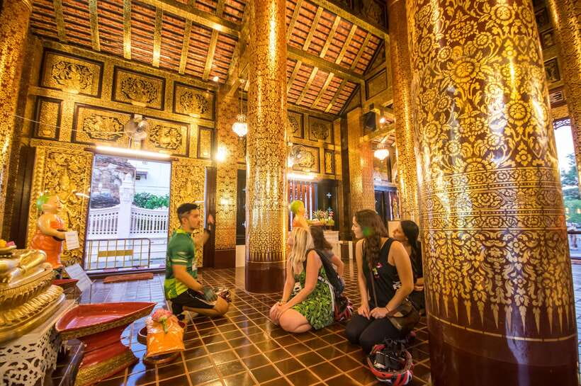 Chiang Mai: Private Historic Old City Bike Tour - Night - Tha Phae Gate and the Old City Walls