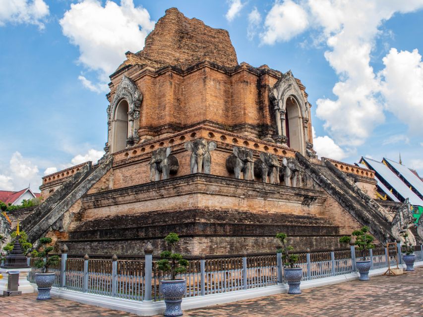Chiang Mai: Private Tuk Tuk Tour of City Temples With Pickup - Tha Phae Gate and the city beyond the walls