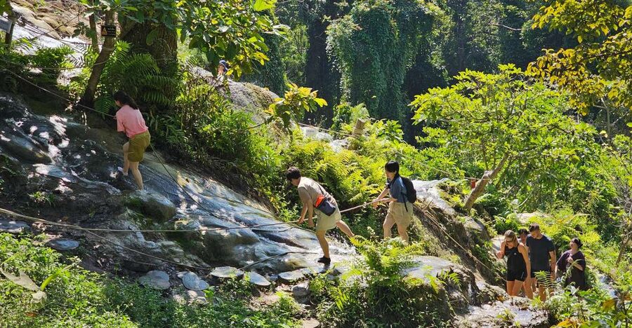 Chiang Mai: Sticky Waterfall Half-Day Tour & Hotel Transfers - Songthaew ride or private car?