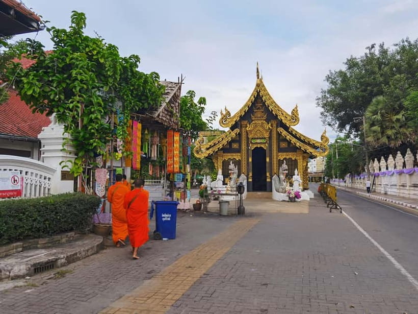 Chiang Mai: Temple And City Walking Tour Part I - Meeting the Lion Buddha at Wat Phra Singh