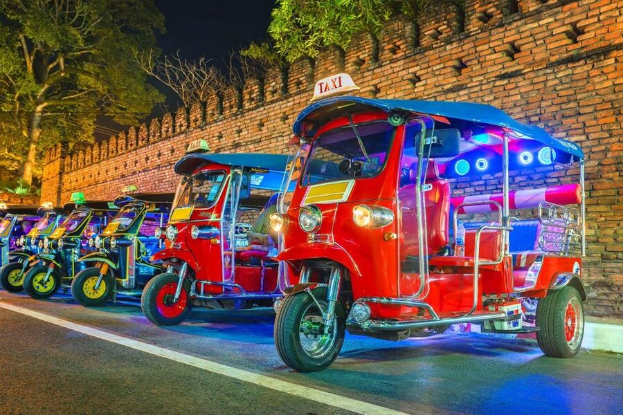 Chiang Mai: Temples and Street Food Night Tour by Tuk Tuk - Booking value, flexibility, and practical details