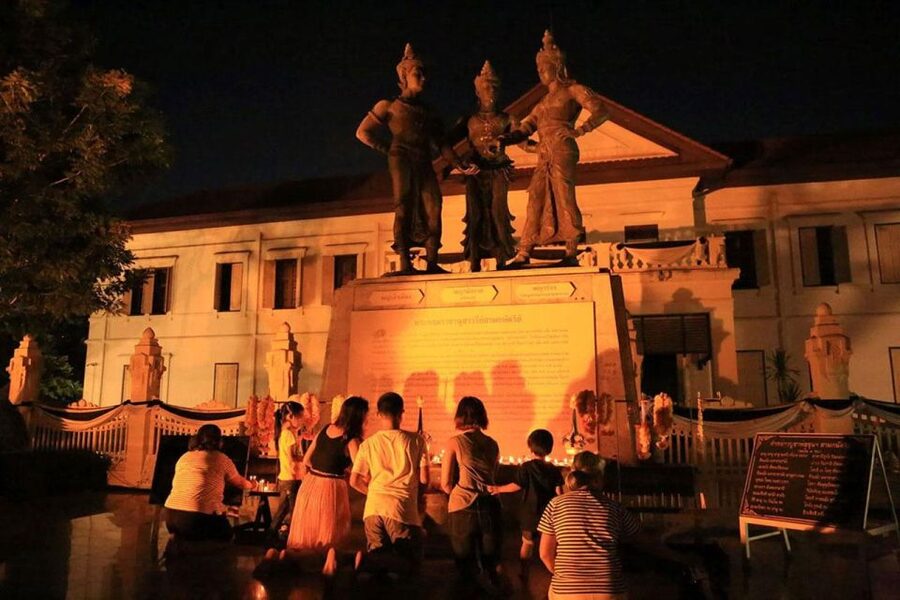 Chiang Mai: Temples and Street Food Night Tour by Tuk Tuk - The tuk tuk ride is part of the attraction