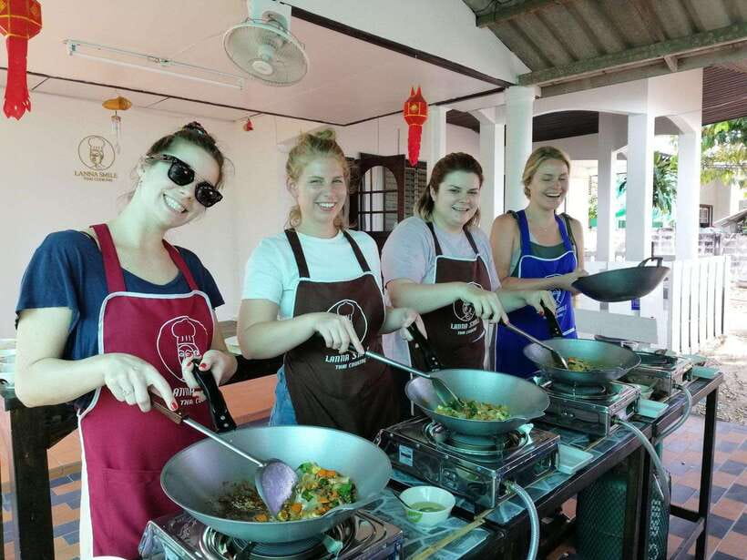Chiang Mai: Thai Cooking and Market Tour with Lanna Smile - Key points at a glance