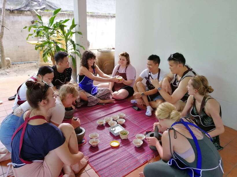 Chiang Mai: Thai Cooking and Market Tour with Lanna Smile - A market morning before the first chop
