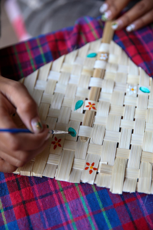 Chiang Mai : Traditional Lanna Bamboo Fan Weaving - A Family Activity With Enough Individual Attention
