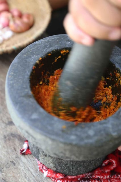 Chiang Mai : Traditional Northern Cooking Class - Shaping chicken Khao Soi