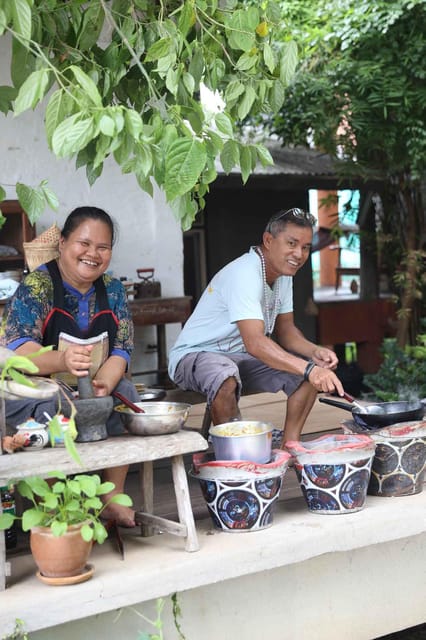 Chiang Mai : Traditional Northern Cooking Class - Mixing pork chili sauce