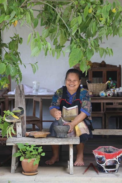 Chiang Mai : Traditional Northern Cooking Class - Making Northern pork curry