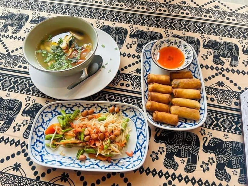 Chiang Mai: Traditional Thai Cooking Class with Market Tour - Making curry paste the old-fashioned way
