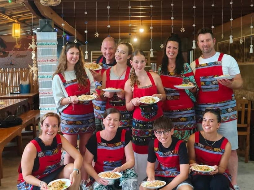 Chiang Mai: Traditional Thai Cooking Class with Market Tour - The guides make the difference
