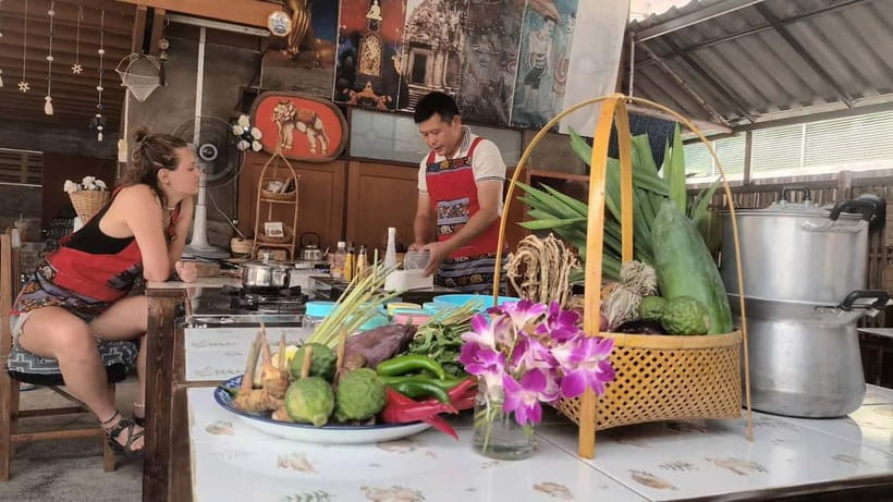 Chiang Mai: Traditional Thai Cooking Class with Market Tour - Cooking in a traditional Lanna home