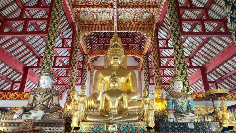 Chiang Mai: Tuk-Tuk Evening Tour with Temples & Street Foods - Comfort, clothing, and practical limits