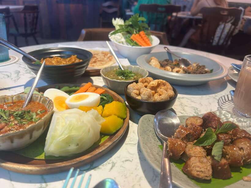 Chiang Mai: Walking Food Tour - A breakfast walk through Chiang Mai’s Old Town