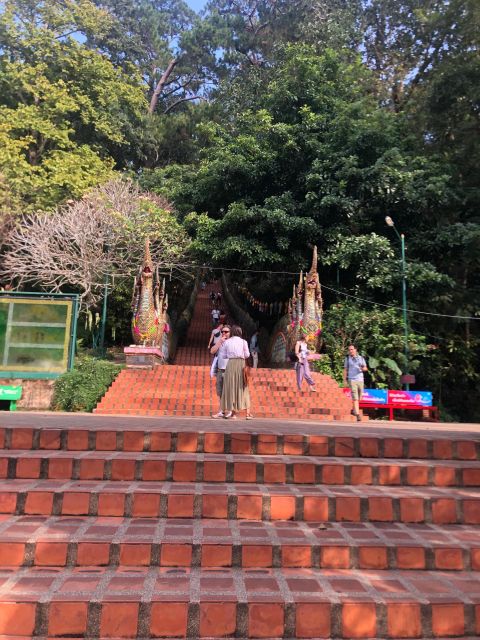 Chiang Mai: Wat Pha Lat & Wat Phra That Doi Suthep Tour - Clothing and the physical side of the tour