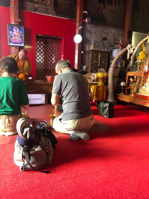 Chiang Mai: Wat Pha Lat & Wat Phra That Doi Suthep Tour - The climb to Wat Phra That Doi Suthep