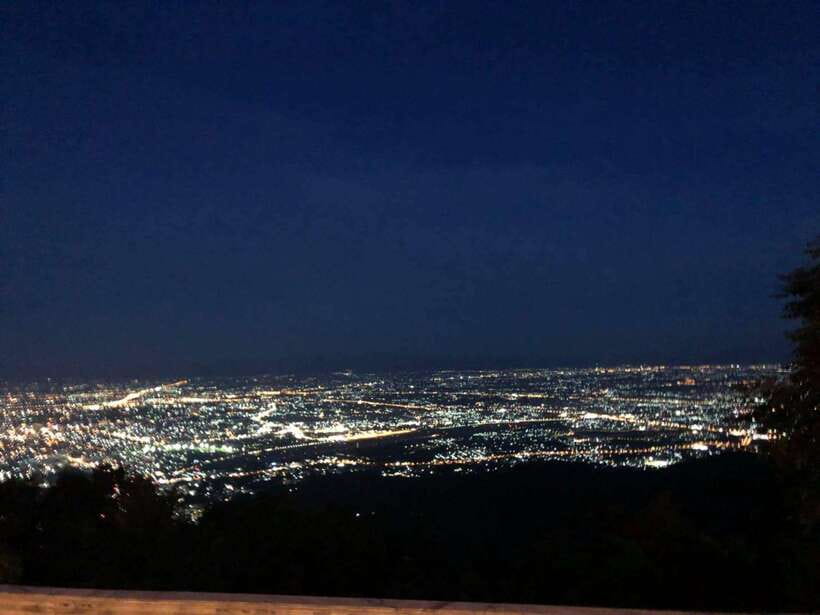 Chiang Mai:Wat Phra That Doi Suthep & Wat Umong Evening Tour - Why this evening temple pairing works