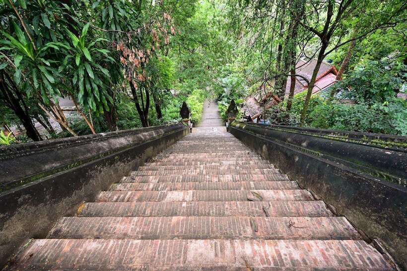 Chiang Mai:Wat Phra That Doi Suthep & Wat Umong Evening Tour - Should you book the Wat Umong and Doi Suthep evening tour?