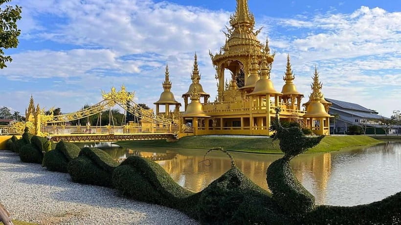 Chiang Mai: White and Blue Temples and Lalita Cafe - The long road north from Chiang Mai