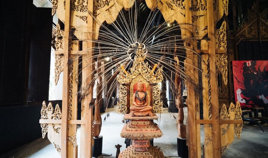 Chiang Mai: White, Red/Black & Blue Temples Tour with Lunch - Baan Dam Museum, the Black House with an edge