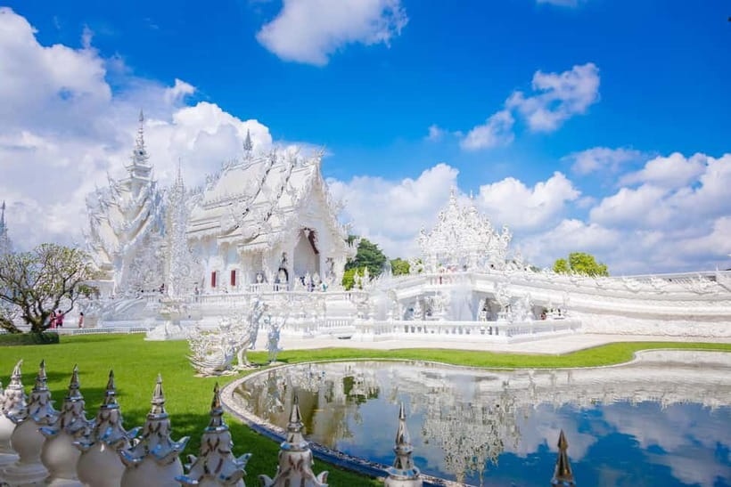 Chiang Mai: White, Red/Black & Blue Temples Tour with Lunch - The long road north from Chiang Mai