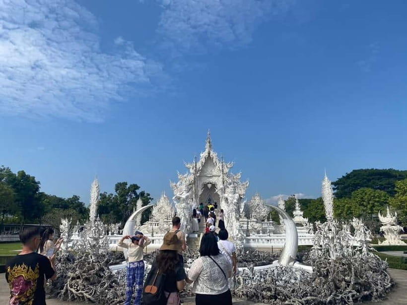 Chiang Rai: 3 Temples, Long Neck Village & Lalitta Café - Lunch keeps the middle of the day simple