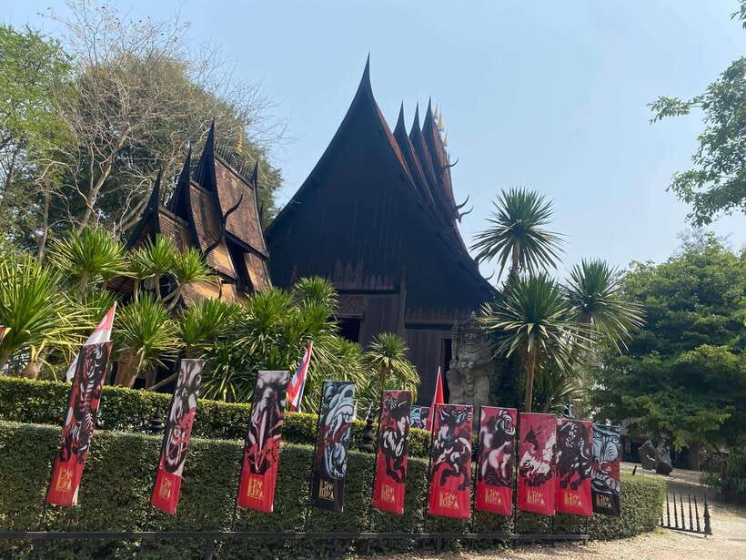 Chiang Rai: City Highlights One-Day Tour with Thai Lunch - The Long Neck Karen Village