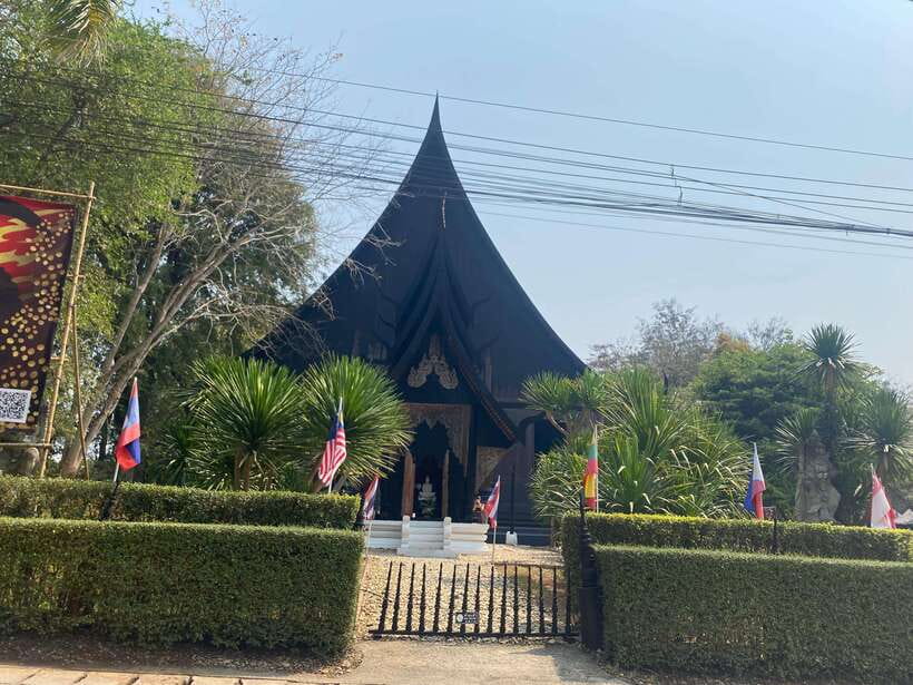 Chiang Rai: City Highlights One-Day Tour with Thai Lunch - Thai buffet lunch at a local restaurant