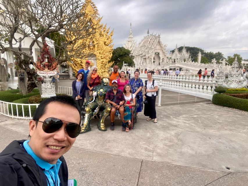 Chiang Rai Guide: Popular 7places 3Colors ,Golden Triangle - Blue Temple: bold color and newer Thai art