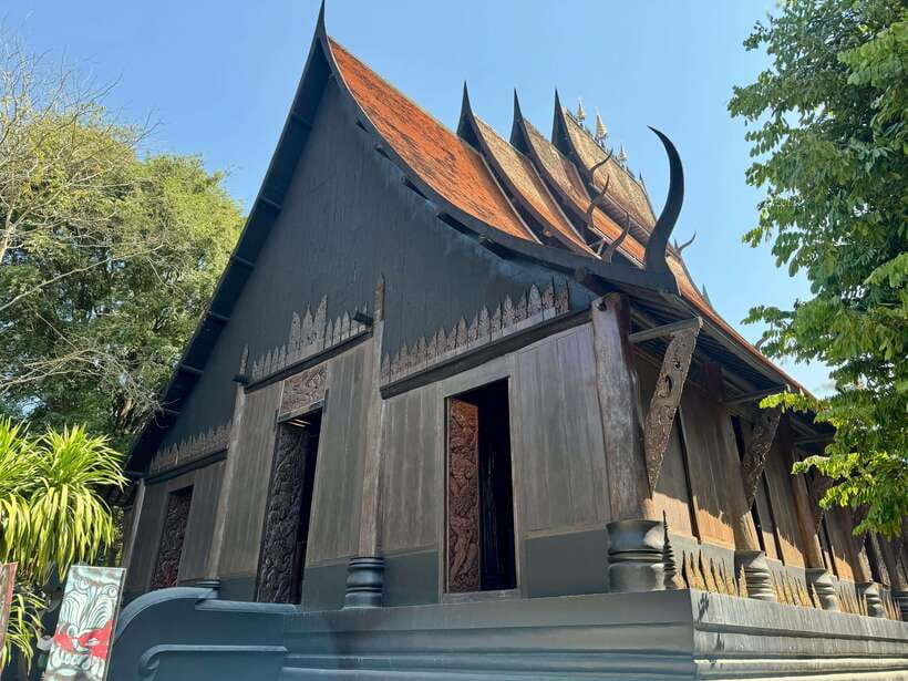 Chiang Rai: Iconic Temples & 7 Major Sites—River View Buffet - The Longneck Karen Village and the ethical question