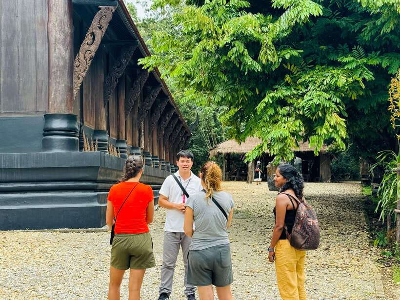 Chiang Rai: Iconic Temples & 7 Major Sites—River View Buffet - Choui Fong Tea Plantation and the northern hills