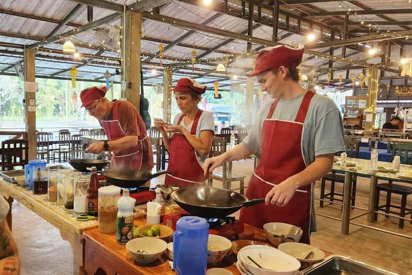 Chiang Rai:Lanna Home Cooking Class at Give Green Farm House - The 9:00 AM or 3:00 PM pickup