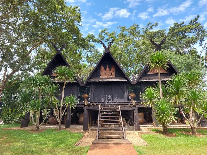 Chiang Rai: Top Temples & Signature Attractions ~Free Buffet - The Blue Temple and a calmer mood