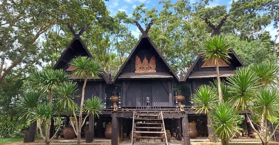 Chiang Rai: Top Temples & Signature Attractions ~Free Buffet - The Golden Triangle at the end of the route