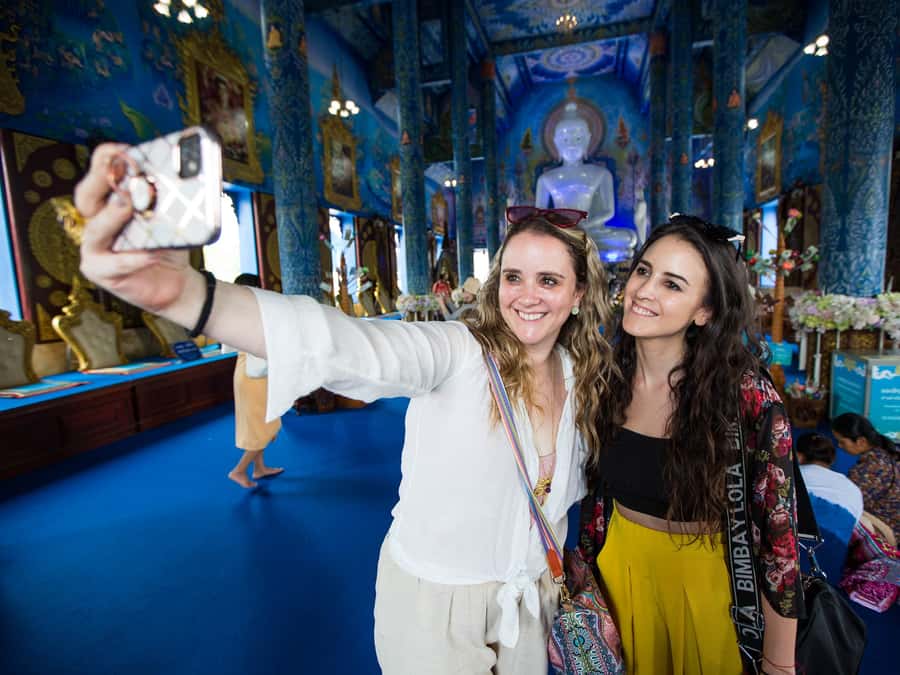 Chiang Rai White Temple and Blue Temple Day Tour - What the guides add to the day