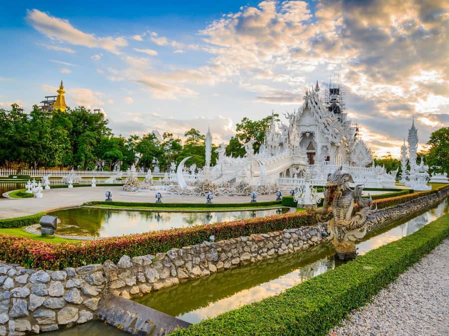 Chiang Rai White Temple and Blue Temple Day Tour - What to bring and how to dress