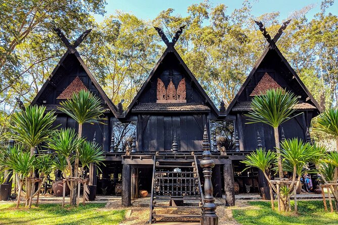 Chiang Rai White Temple, Blue Temple and more from Chiang Mai - The guides can make or break a long day