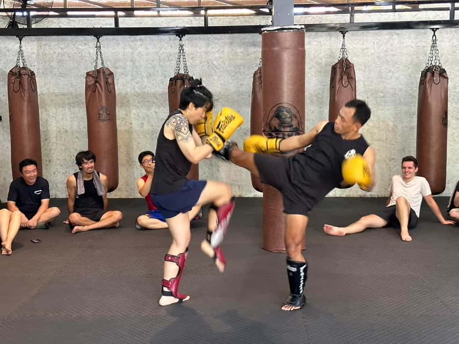 Chiangmai : Muay Thai Training academy - Meeting at Buak Hard public park