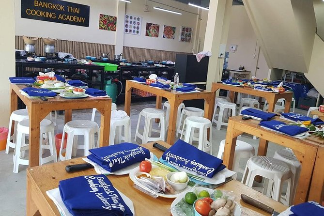 Choose 5 Dishes: Half-Day Cooking Class in Sukhumvit with Market Tour - Group size, children, and dietary needs