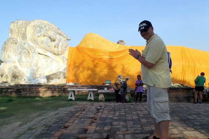 Colors of Ayutthaya Full-Day Bike Tour - Wat Mahathat and the famous Buddha image