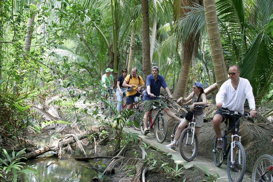 Colors Of Bangkok: 4-Hour Small Group Bike Tour - Lunch at a local restaurant